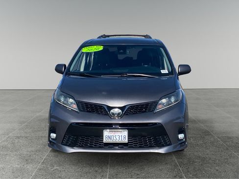 Used 2020 Toyota Sienna SE image 8