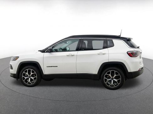 Used 2025 Jeep Compass Limited AWD/4WD image 4