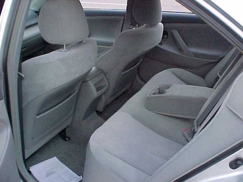 Used 2010 Toyota Camry LE FWD image 8