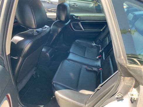 Used 2009 Subaru Legacy 2.5i Limited image 9