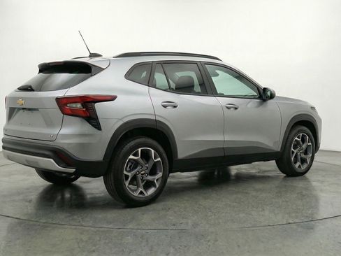 Used 2025 Chevrolet Trax LT FWD image 9