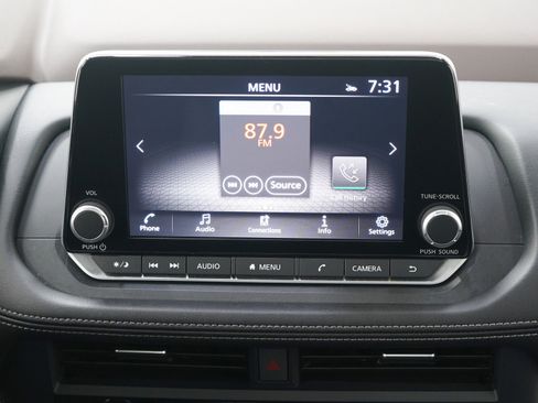 Used 2023 Nissan Rogue SV w/ SV Premium B Package image 15