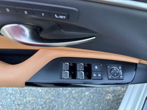 Used 2023 Lexus ES 350 w/ Premium Package image 8