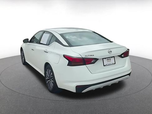 Used 2025 Nissan Altima 2.5 SV FWD image 10