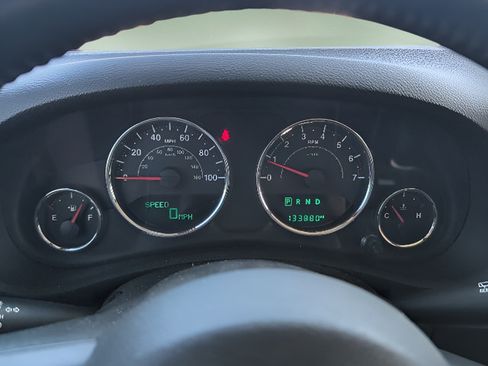 Used 2017 Jeep Wrangler Unlimited Sahara w/ Connectivity Group AWD/4WD image 16