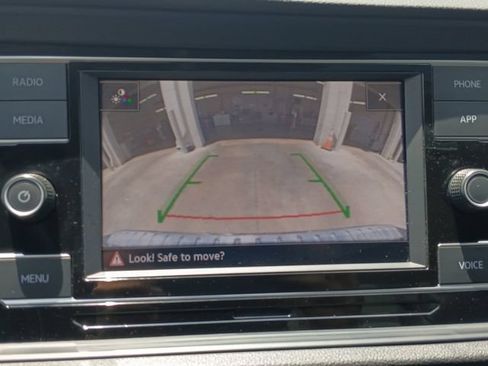 Used 2024 Volkswagen Jetta SE FWD image 9