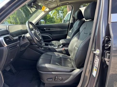 Used 2024 Kia Telluride EX w/ EX Captain's Chair Package AWD/4WD image 10