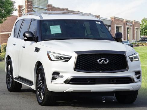 Used 2024 INFINITI QX80 Sensory image 3