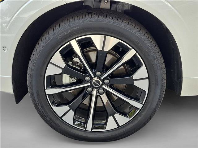 Certified 2026 Volvo XC60 B5 Plus w/ Climate Package PRO AWD/4WD image 24