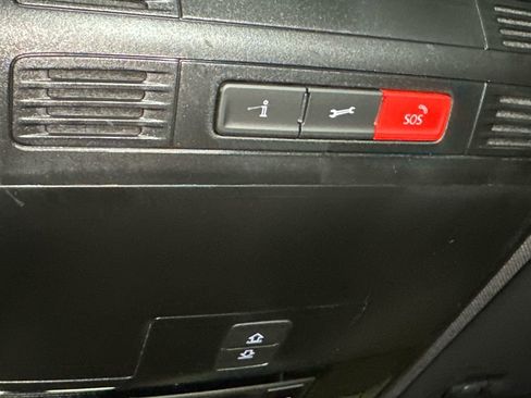 Used 2023 Volkswagen Tiguan SEL R-Line image 38