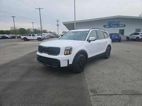 Used 2025 Kia Telluride AWD image 2