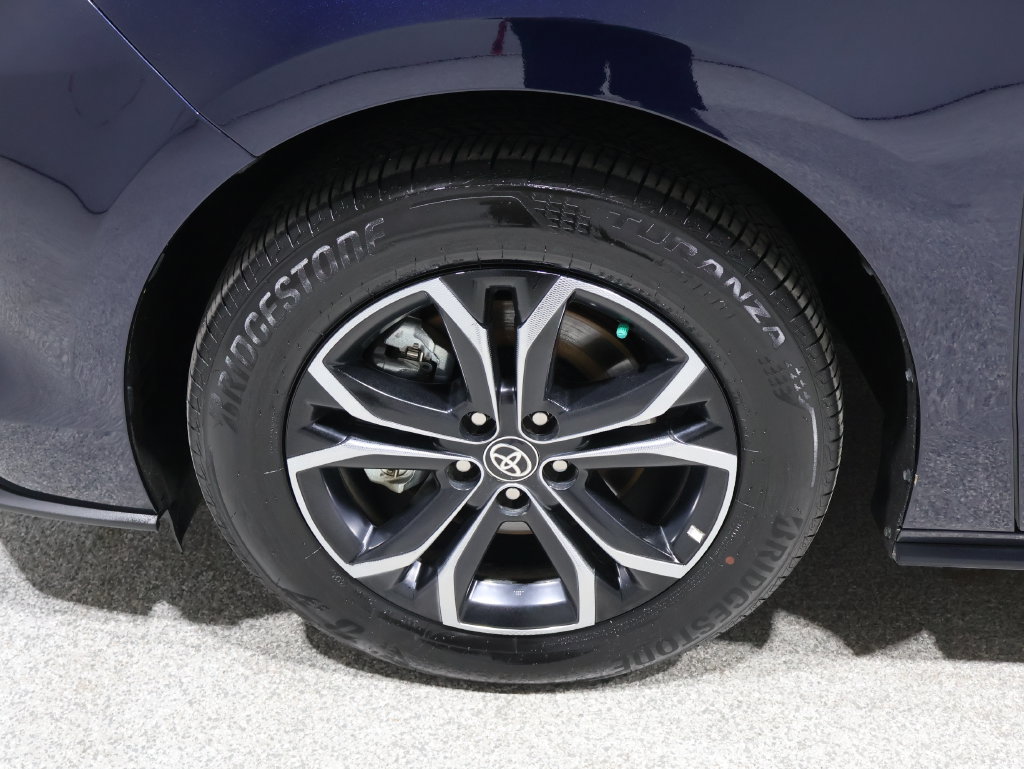 Used 2026 Toyota Sienna Platinum AWD/4WD image 9