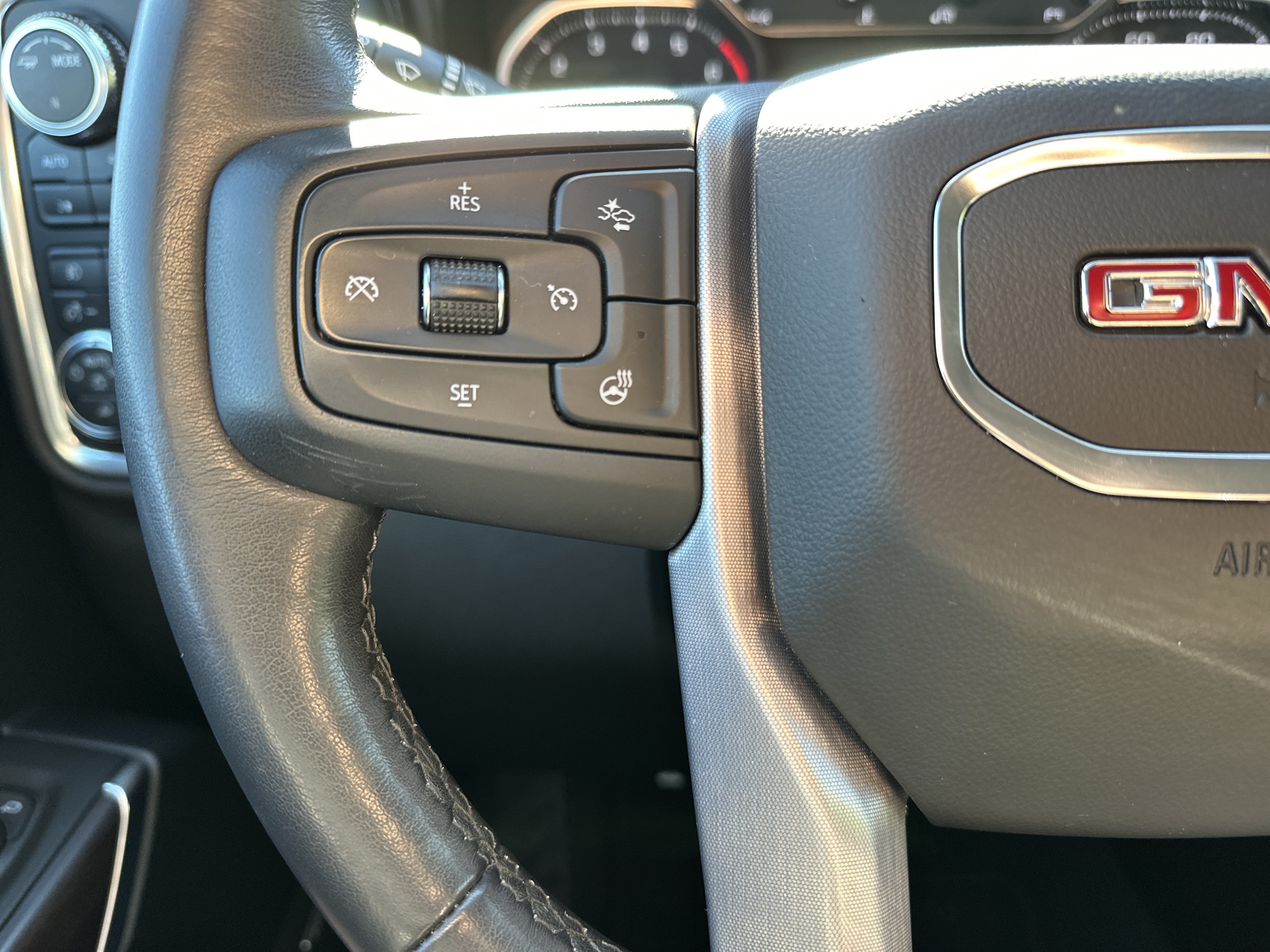 Used 2021 GMC Sierra 1500 SLT w/ SLT Convenience Package AWD/4WD image 18