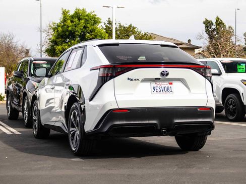 Used 2023 Toyota bZ4X XLE w/ Weather Package image 9