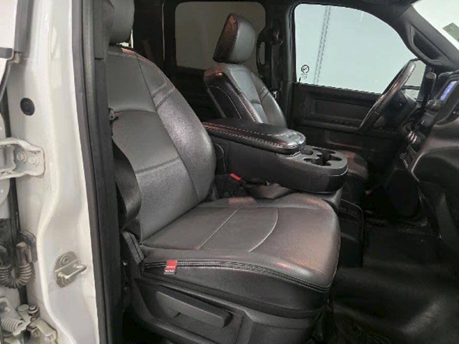 Used 2024 RAM 2500 Tradesman w/ Chrome Appearance Group AWD/4WD image 19
