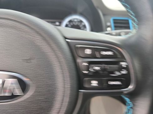 Used 2018 Kia Niro LX image 27