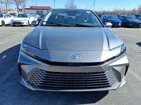 Used 2026 Toyota Camry XLE image 2