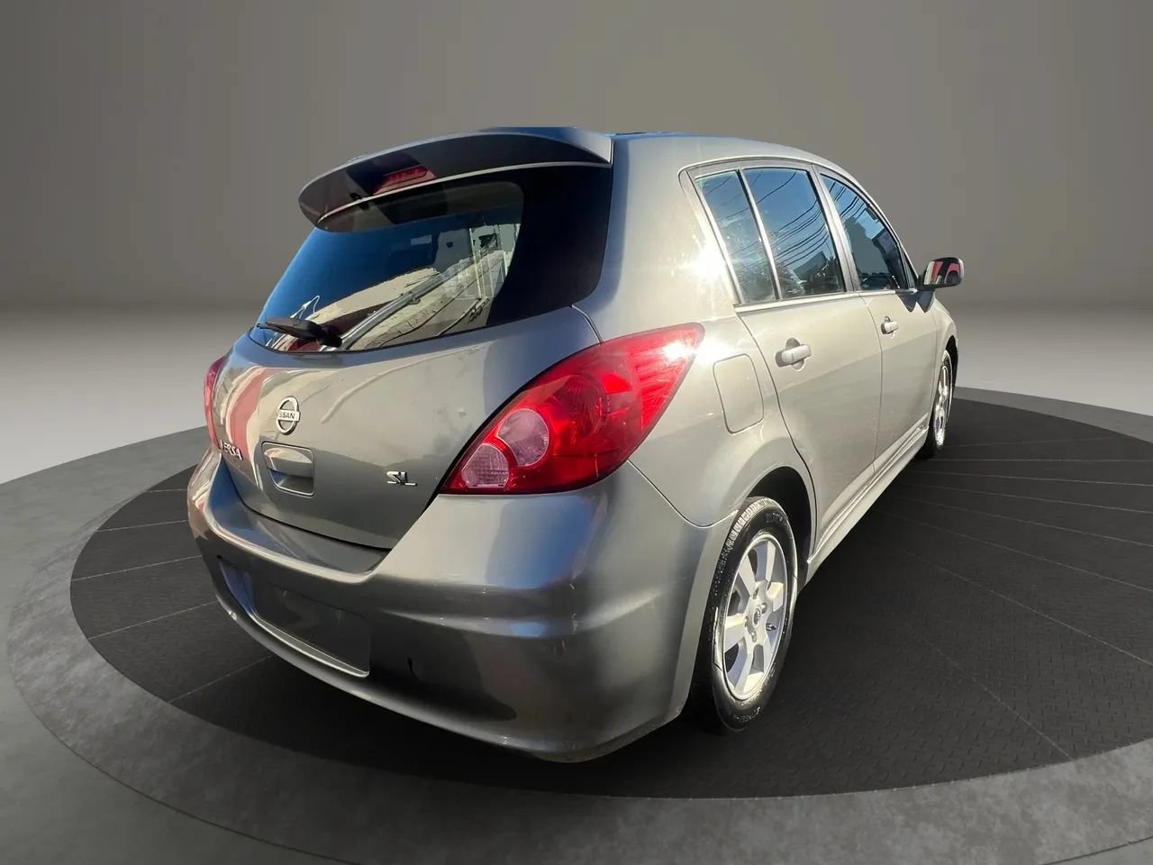 Used 2011 Nissan Versa Hatchback w/ Navigation/Satellite Pkg FWD image 4