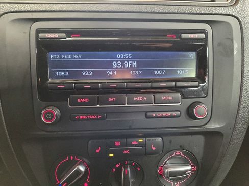 Used 2015 Volkswagen Jetta SE FWD image 25