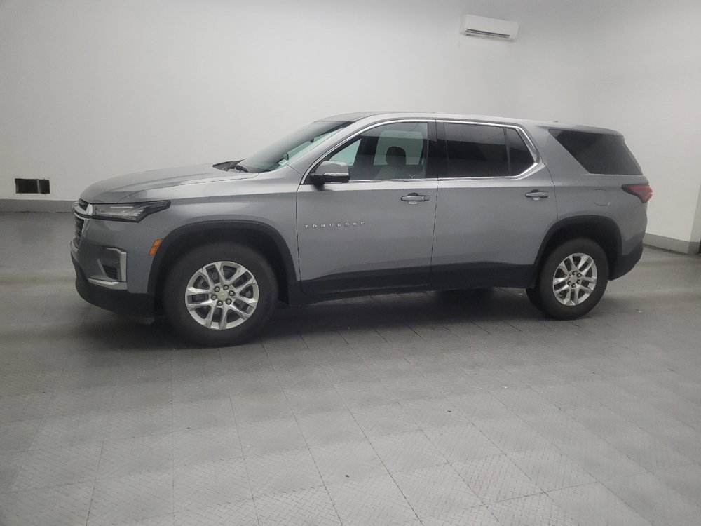 Used 2023 Chevrolet Traverse LS FWD image 2