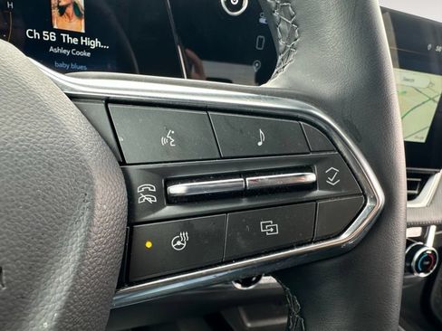Used 2025 Chevrolet Equinox LT AWD/4WD image 32