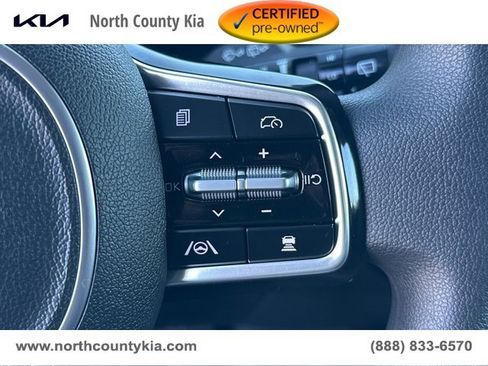 Certified 2025 Kia Sorento LX image 24