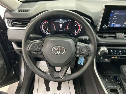 Used 2023 Toyota RAV4 LE AWD/4WD image 4