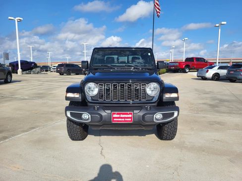 Used 2024 Jeep Gladiator Sport image 8
