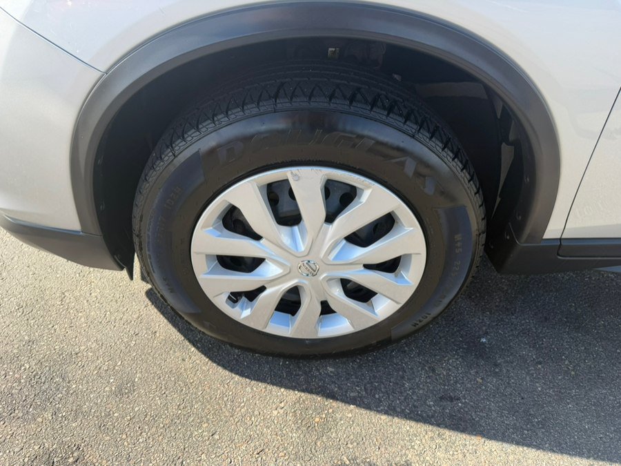 Used 2018 Nissan Rogue S AWD/4WD image 3