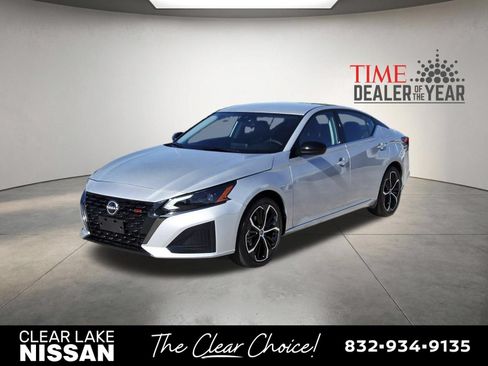 Certified 2025 Nissan Altima 2.5 SR FWD image 3