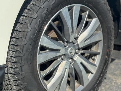 Used 2018 Nissan Pathfinder SV image 21