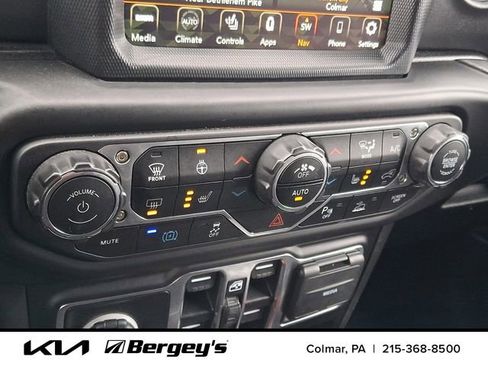 Used 2021 Jeep Wrangler Unlimited Sahara w/ Cold Weather Group AWD/4WD image 16