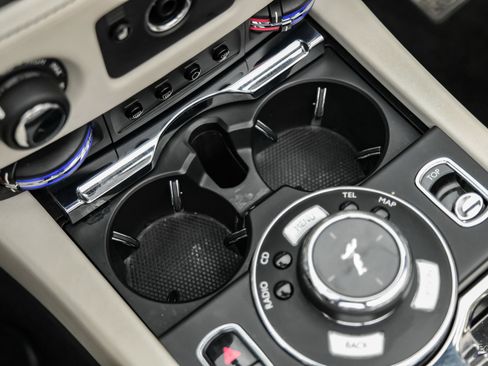 Used 2017 Rolls-Royce Dawn RWD image 72