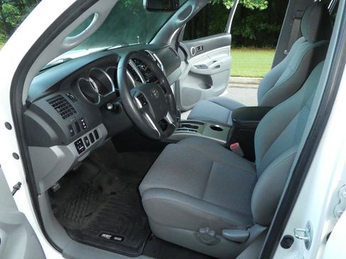 Used 2012 Toyota Tacoma PreRunner w/ TRD Sport Upgrade Pkg RWD image 5