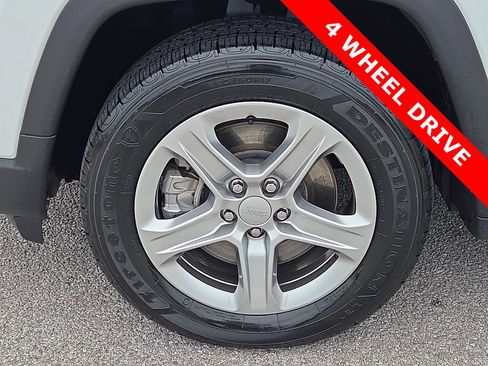 Used 2023 Jeep Compass Latitude AWD/4WD image 7