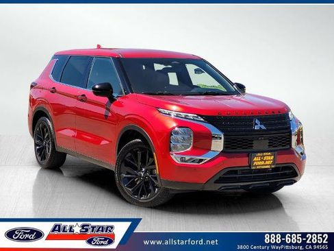 Used 2023 Mitsubishi Outlander SE Black Edition FWD image 1