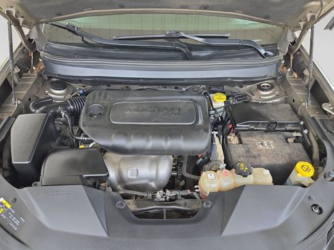 Used 2019 Jeep Cherokee Latitude w/ Popular Appearance Group FWD image 19