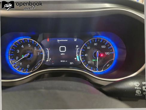 Used 2023 Chrysler Pacifica Touring-L FWD image 15