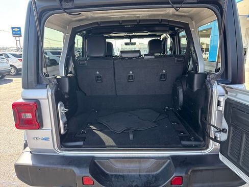 Used 2023 Jeep Wrangler Unlimited Sahara image 28