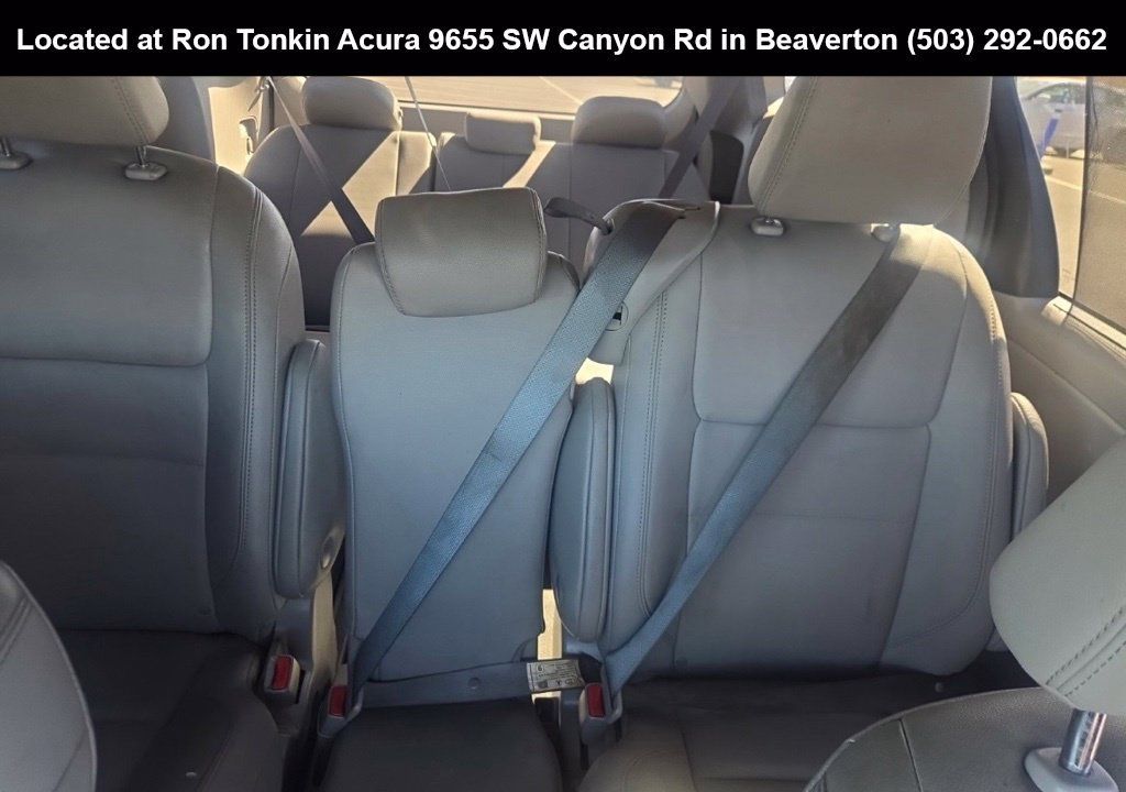Used 2019 Toyota Sienna XLE w/ XLE Navigation Package FWD image 11