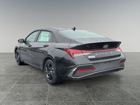 New 2026 Hyundai Elantra Sport FWD image 3