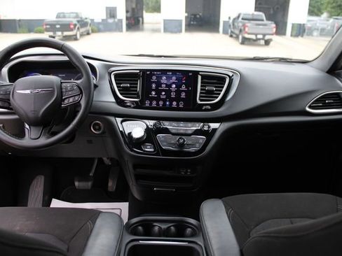 Used 2020 Chrysler Pacifica Touring w/ Advanced Safetytec Group FWD image 25