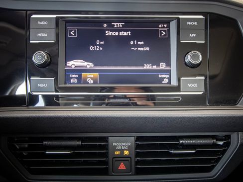 Used 2024 Volkswagen Jetta SE w/ Panoramic Sunroof Package FWD image 43