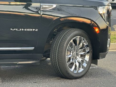 Used 2022 GMC Yukon XL SLT w/ SLT Premium Package image 12