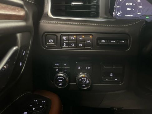 Used 2023 GMC Yukon XL Denali Ultimate AWD/4WD image 37