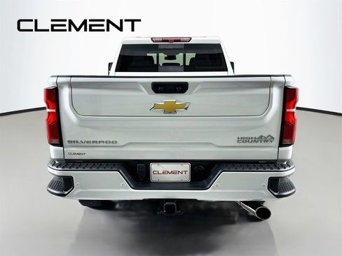 Used 2024 Chevrolet Silverado 2500 High Country AWD/4WD image 8