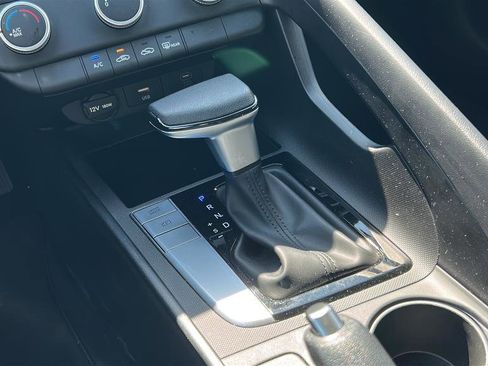 Certified 2025 Hyundai Elantra SE image 21