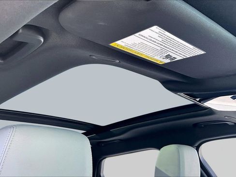 Used 2024 Land Rover Range Rover Velar Dynamic SE image 25