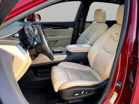 Used 2017 Cadillac XT5 Luxury w/ Driver Awareness Package image 23