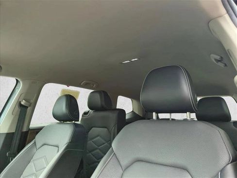 Used 2024 Volkswagen Atlas SE FWD image 16